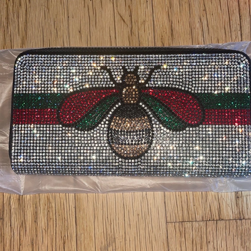 ✨⭐️💫VERA BRAND NEW YORK BRAND NEW RHINSTONE WALLET WITH BEE 🐝